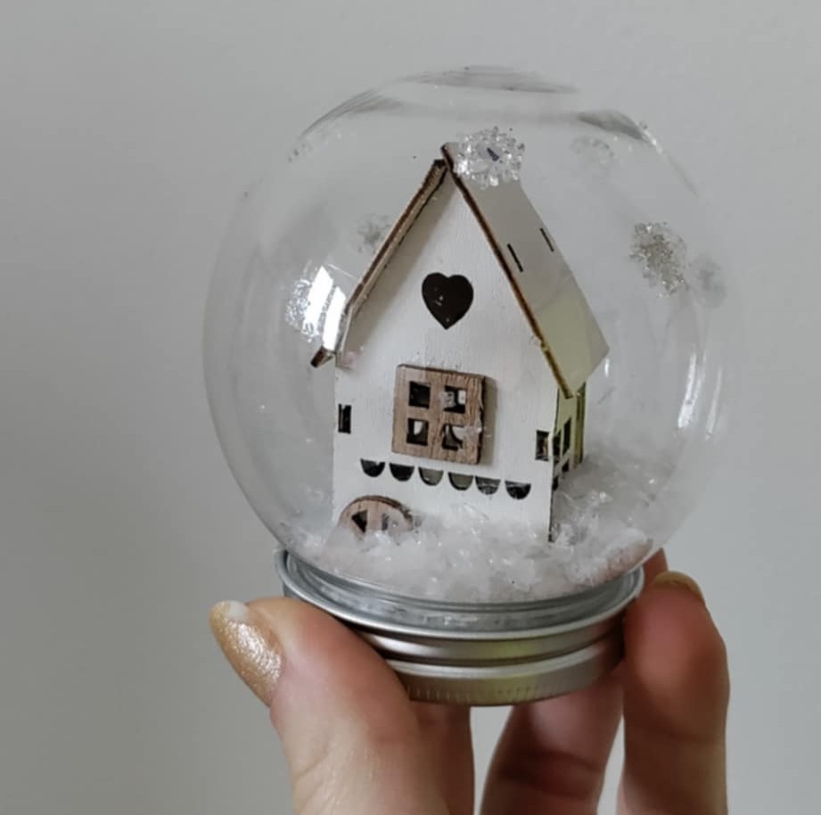 Baňka se sněhem - domeček