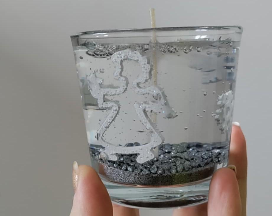 Velká svíčka kulatá - šedá - andělíček